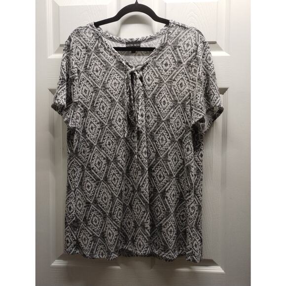 Kristin Nicole Size 2X Gray Geometric Southwest Knit Tie Neck Short Sleeve Top - Picture 1 of 6